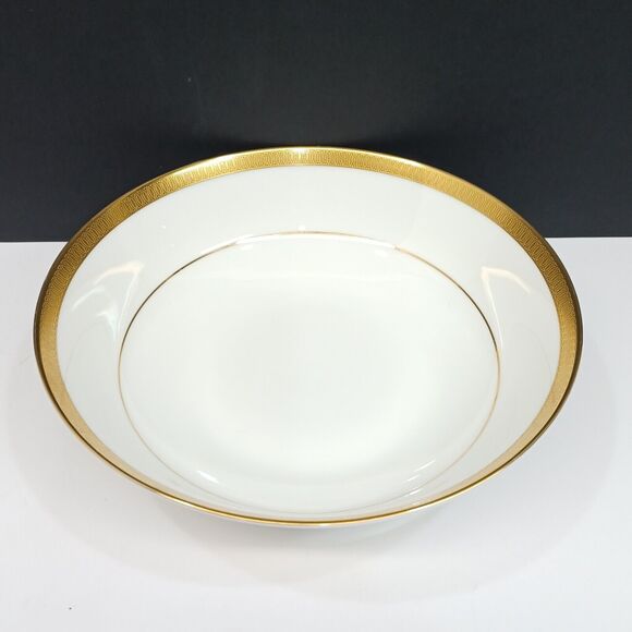 Mikasa Pembroke Vegetable Serving Bowl 8.25" Bone China Gold Trim 1971-1986 VTG - Picture 1 of 7